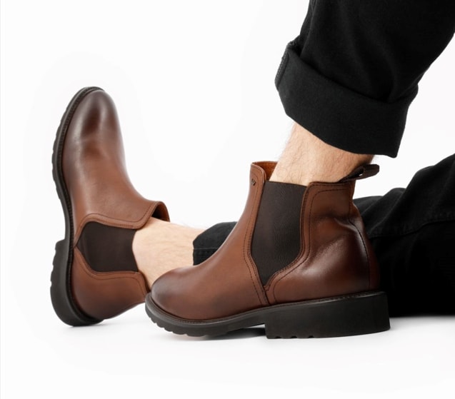 Elegance ve vydání smart casual - pánské kotníkové boty v zimních stylizacích