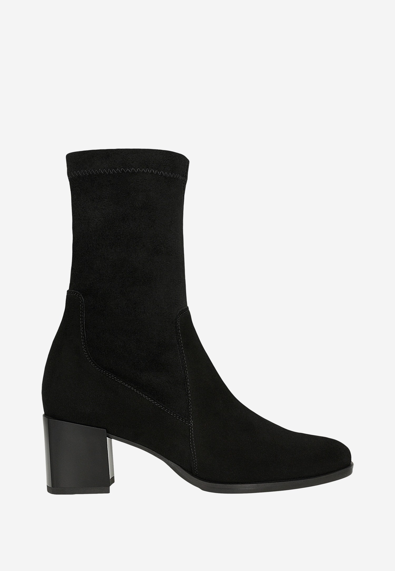 černé semišové kotníkové boty