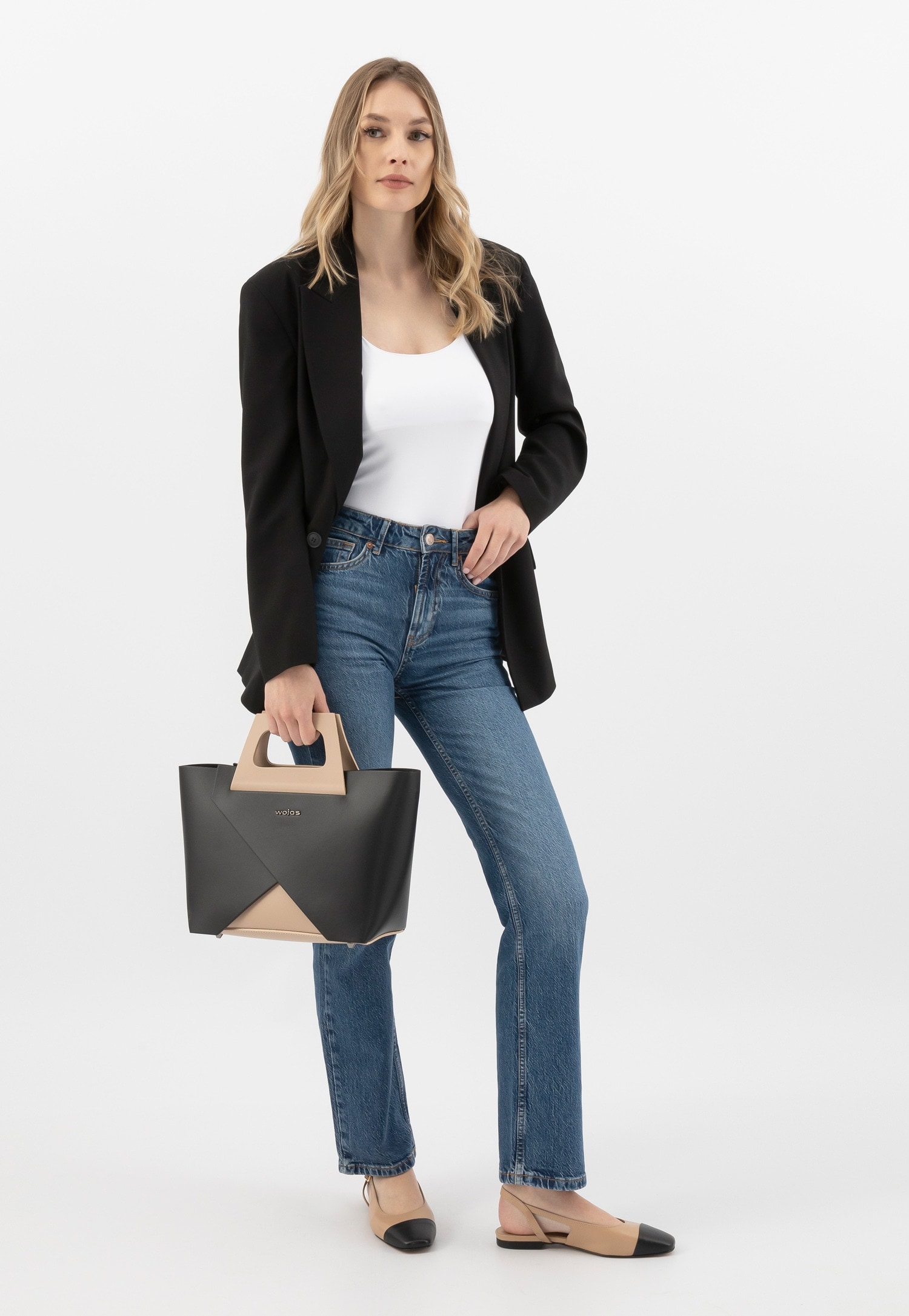 Černo-b&eacute;žov&aacute; d&aacute;msk&aacute; kabelka kufř&iacute;kov&eacute;ho typu