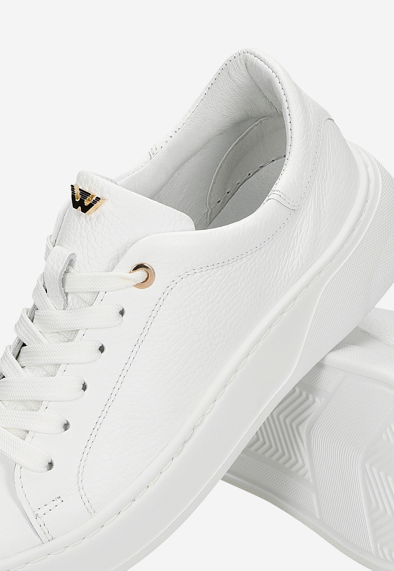 &iacute;l&eacute; kožen&eacute; d&aacute;msk&eacute; tenisky se zlat&yacute;mi detaily