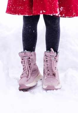 Boty na zimní prázdniny v horách: co se hodí do sněhu a co na termy/bazén?