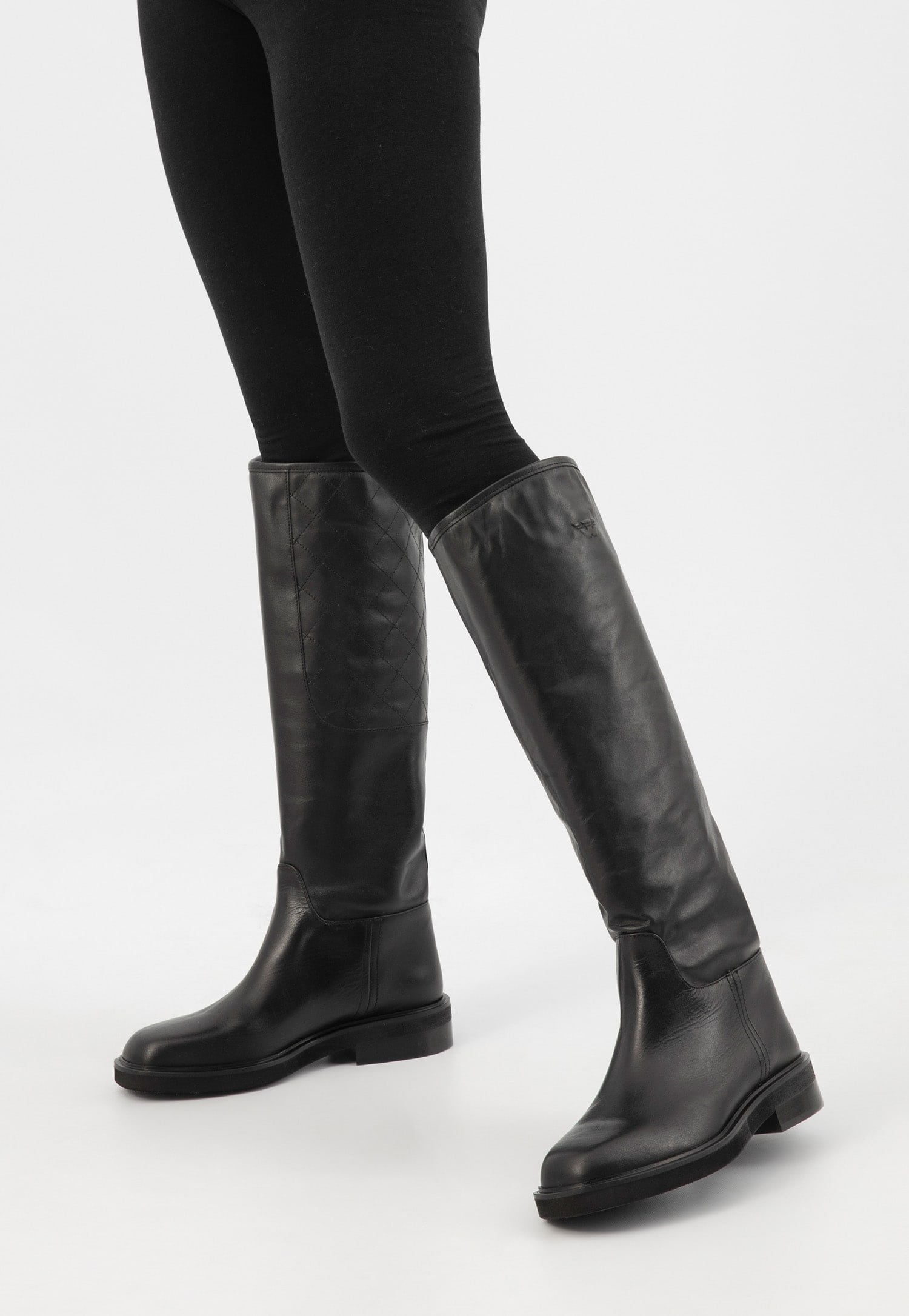 Černé kozačky hladká kůže džíny