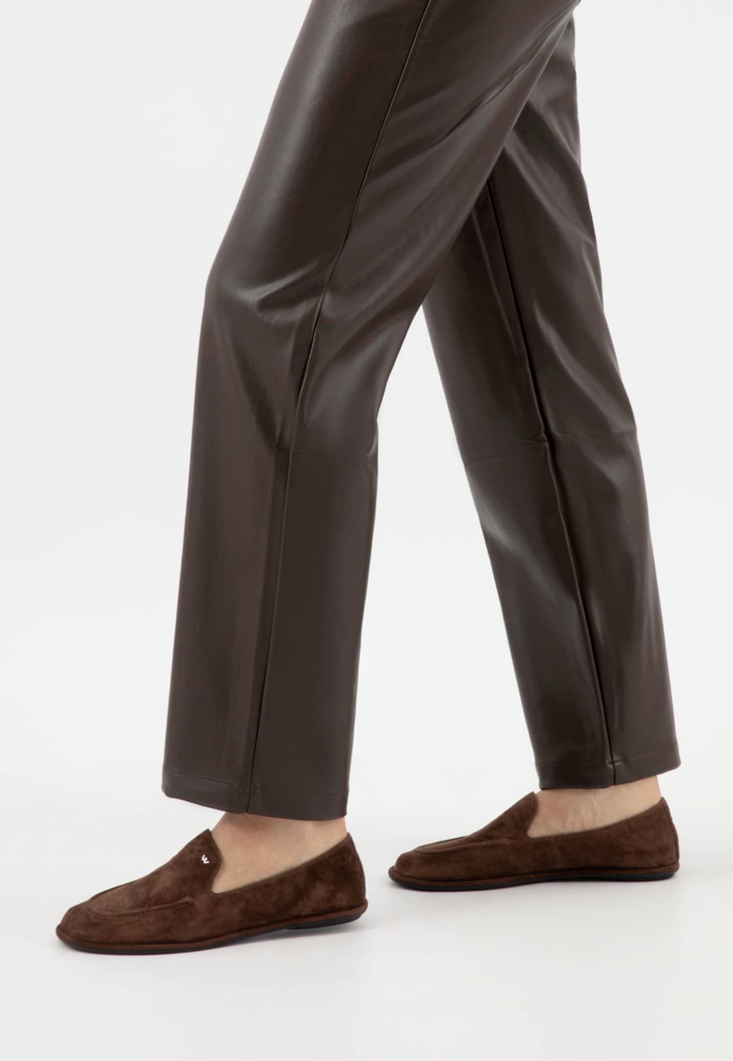 Hněd&eacute; semi&scaron;ov&eacute; loafery kožen&eacute; kalhoty