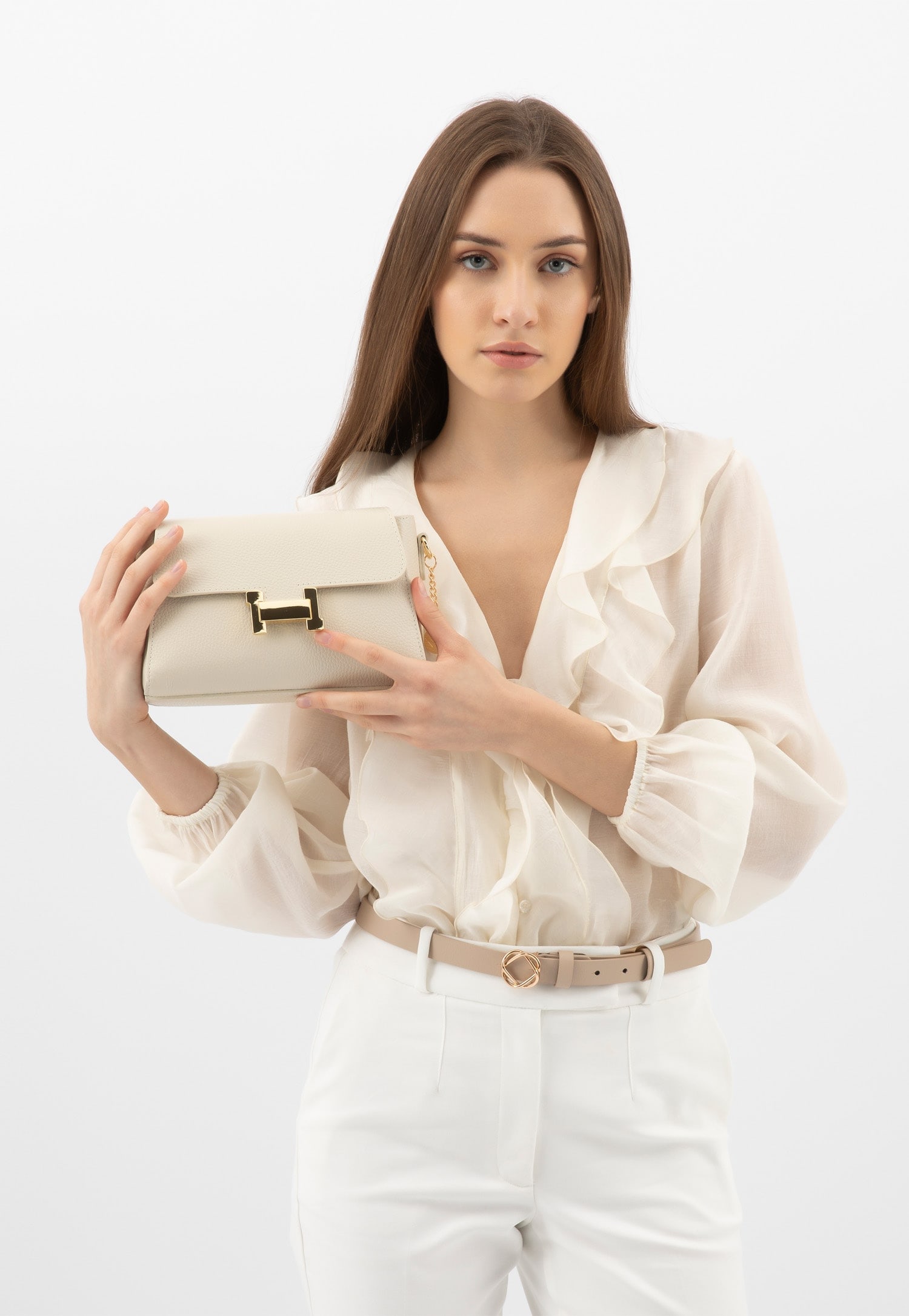 b&eacute;žov&aacute; d&aacute;msk&aacute; kabelka modelka světl&aacute; ko&scaron;ile