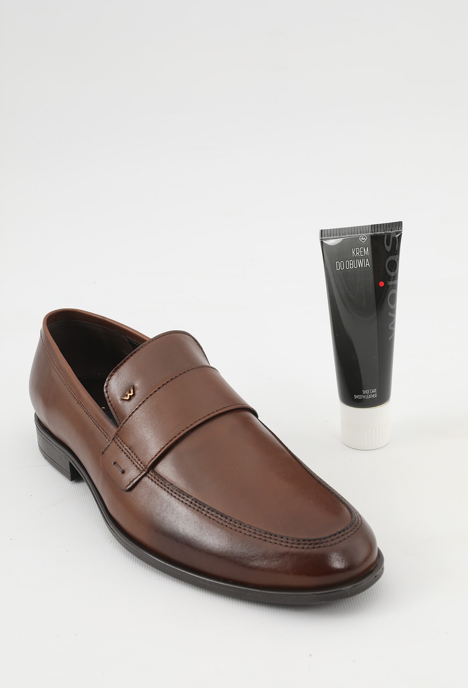 hněd&yacute; mokas&iacute;n kr&eacute;m na obuv