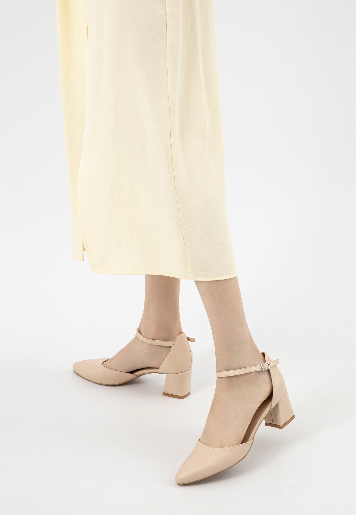 b&eacute;žov&eacute; lodičky s řem&iacute;nkem žlut&eacute; &scaron;aty