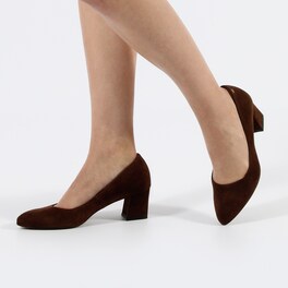 Buty do pracy damskie - jakie modele wybrać, aby były wygodne i elegancko się prezentowały?