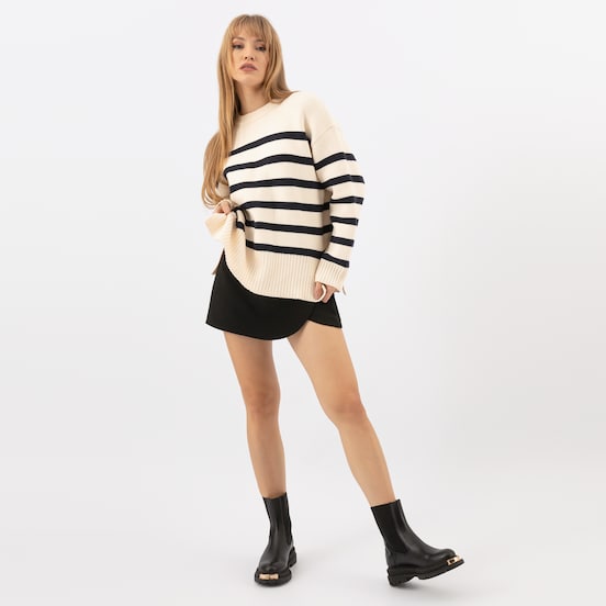 oversizowy sweter w paski - stylizacja damska
