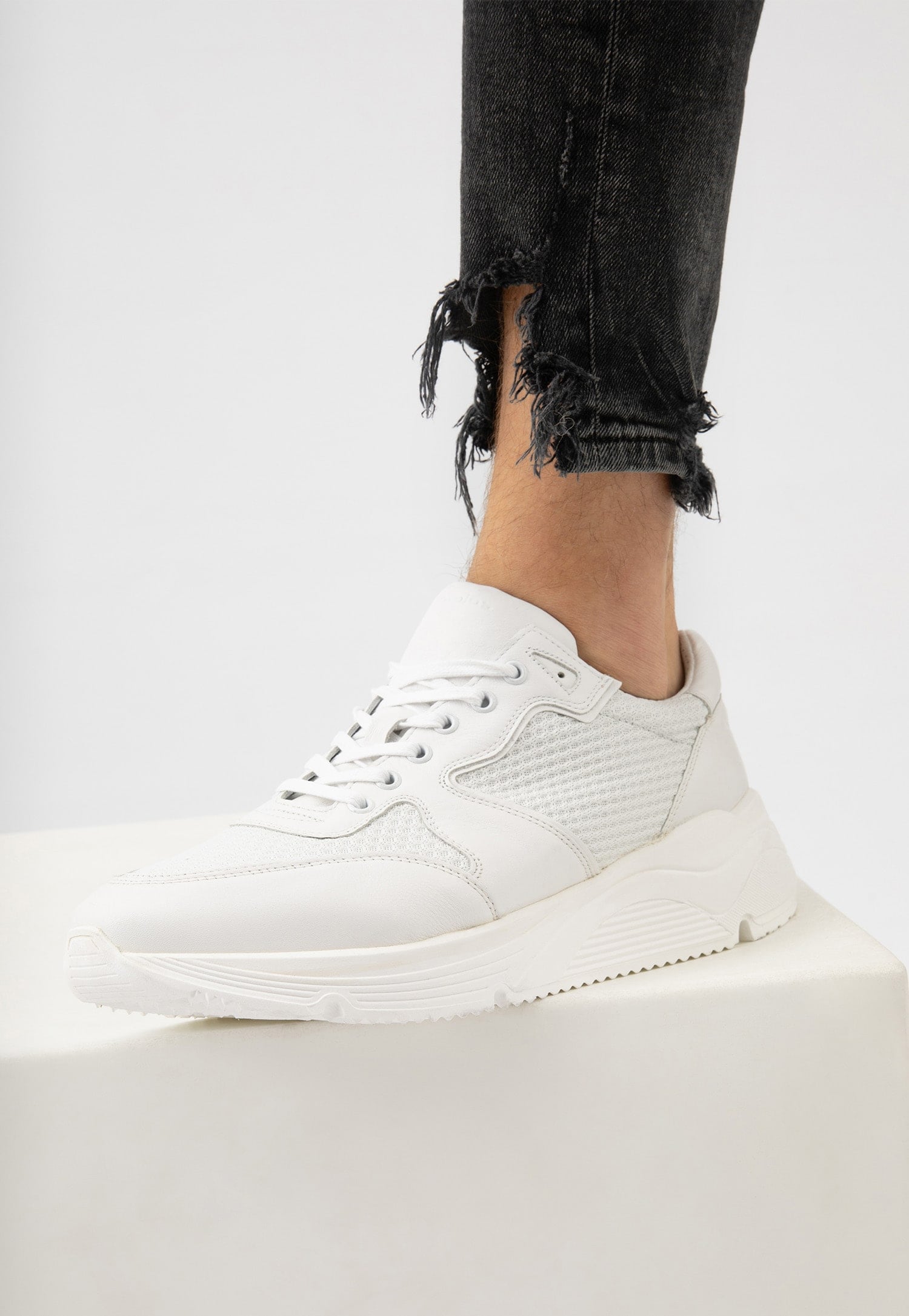 Białe sneakersy męskie