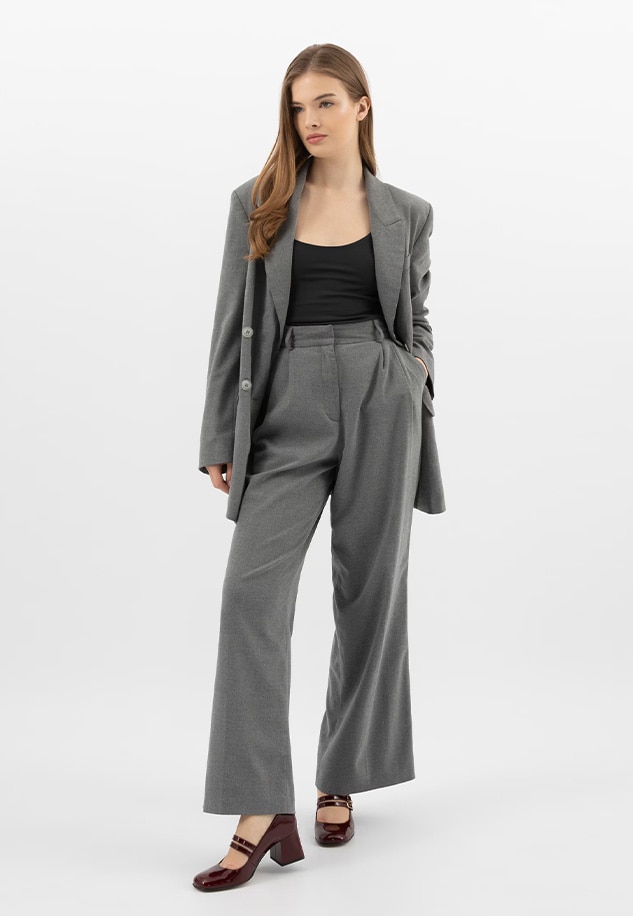 stylizacja-buty-mary-jane-szare-spodnie