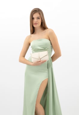 Jaka torebka pasuje do zielonej sukienki: Proste zasady, które ułatwiają wybór