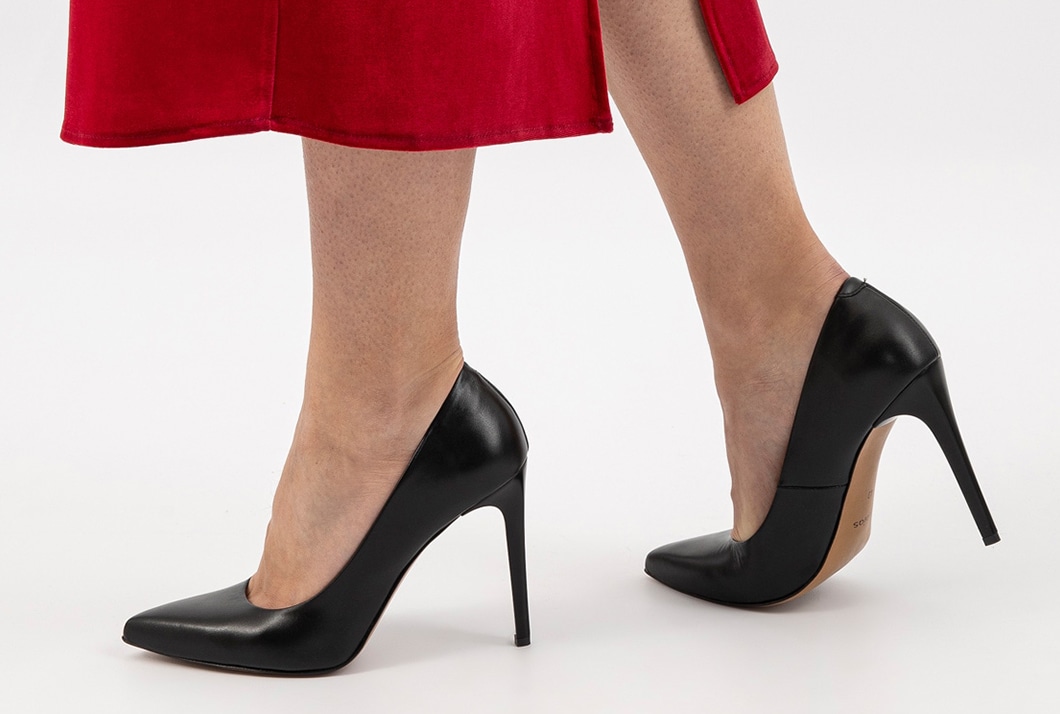 Jak dobrać buty, żeby nogi wyglądały na dłuższe? Proste triki w stylizacjach