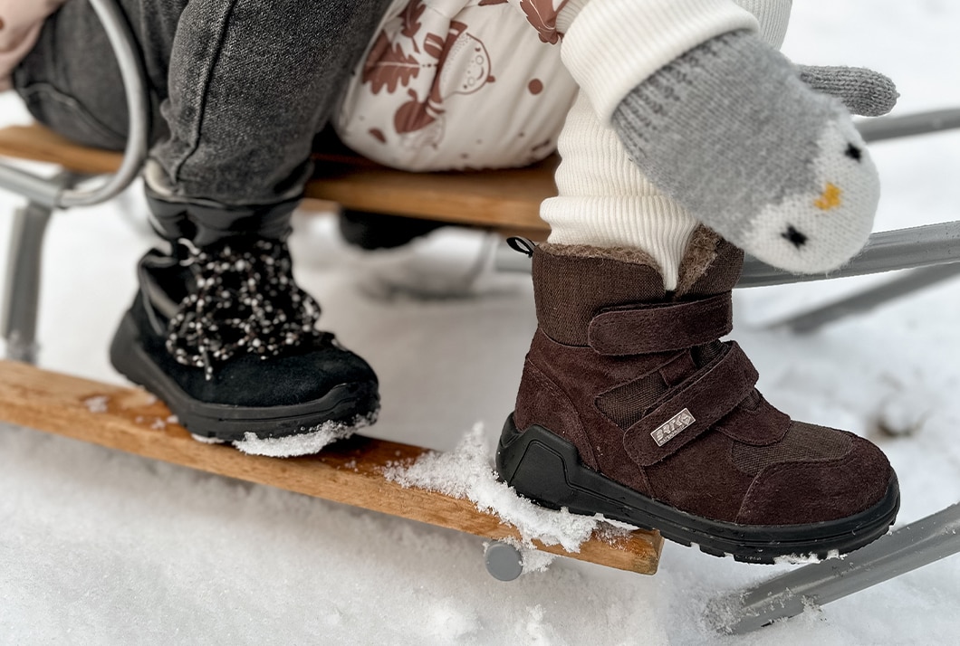 Buty na ferie w górach: co sprawdzi się na śnieg, a co na termy/basen?