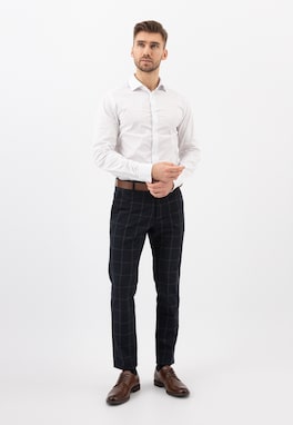 Aké topánky sa hodia ku károvaným nohavicám? Pánske outfity