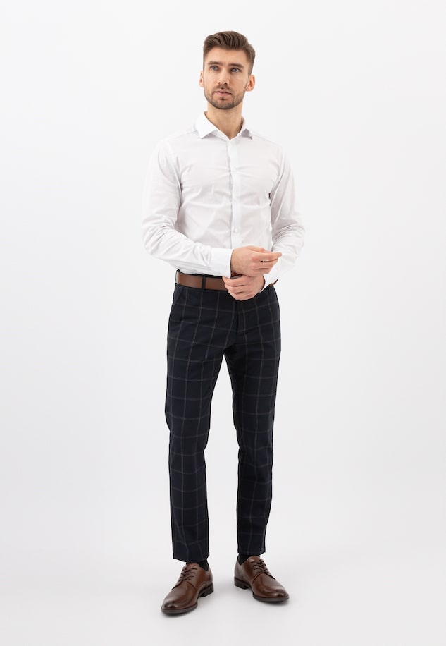 Aké topánky sa hodia ku károvaným nohavicám? Pánske outfity