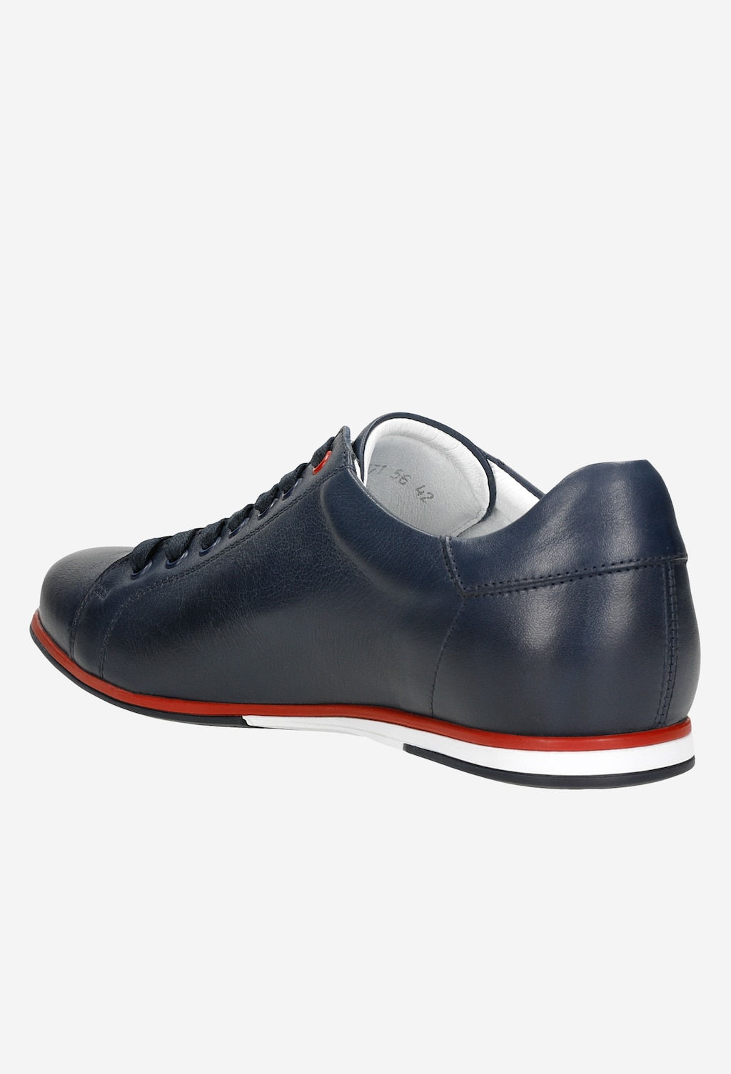 Granatowe półbuty męskie Wojas model 8071-56 z boku, widoczne skórzane wykończenie i charakterystyczny czerwony akcent na białej podeszwie.