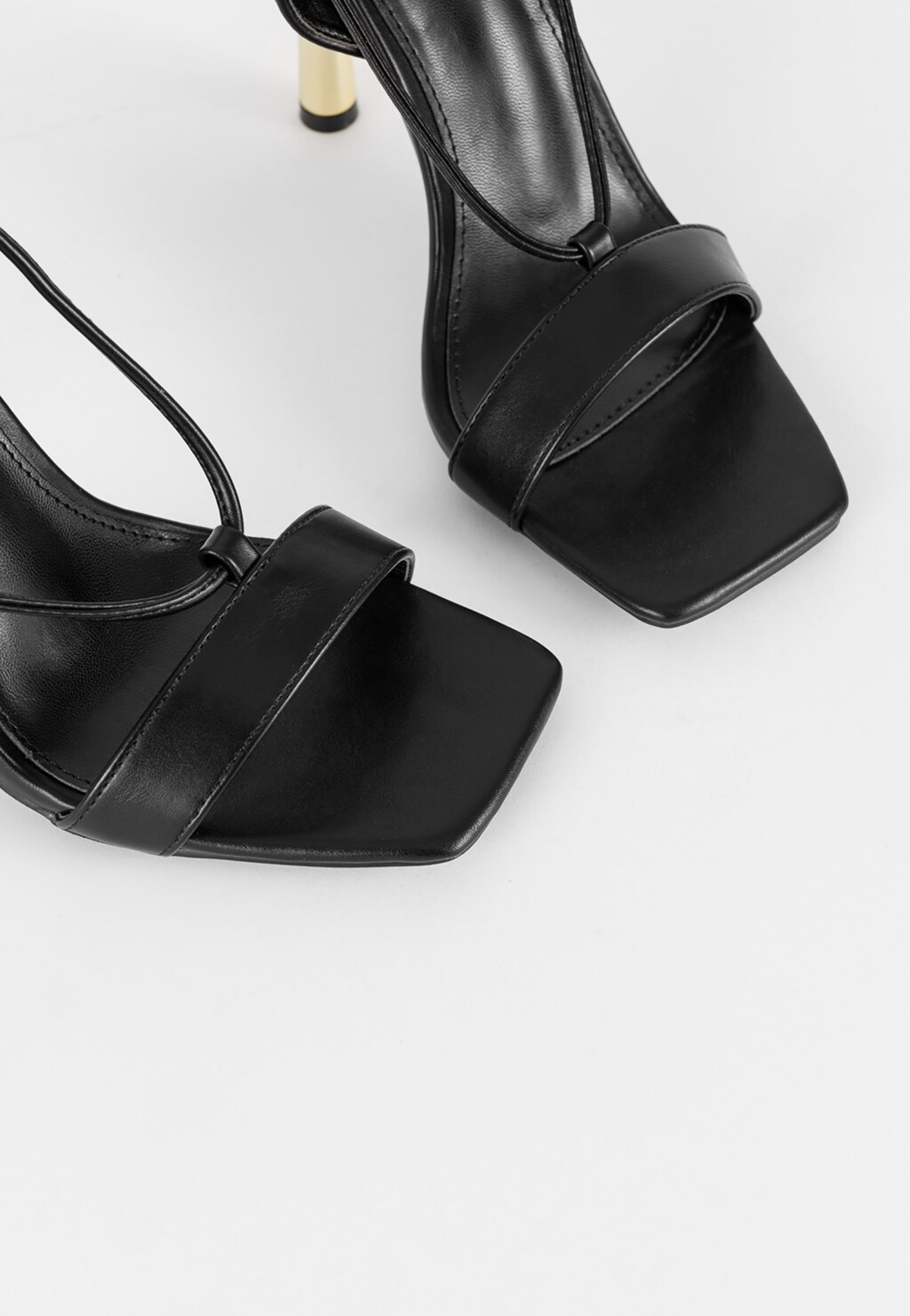 WJS czarne sandały damskie na wysokiej złotej szpilce WJS74056-51 Widok 4