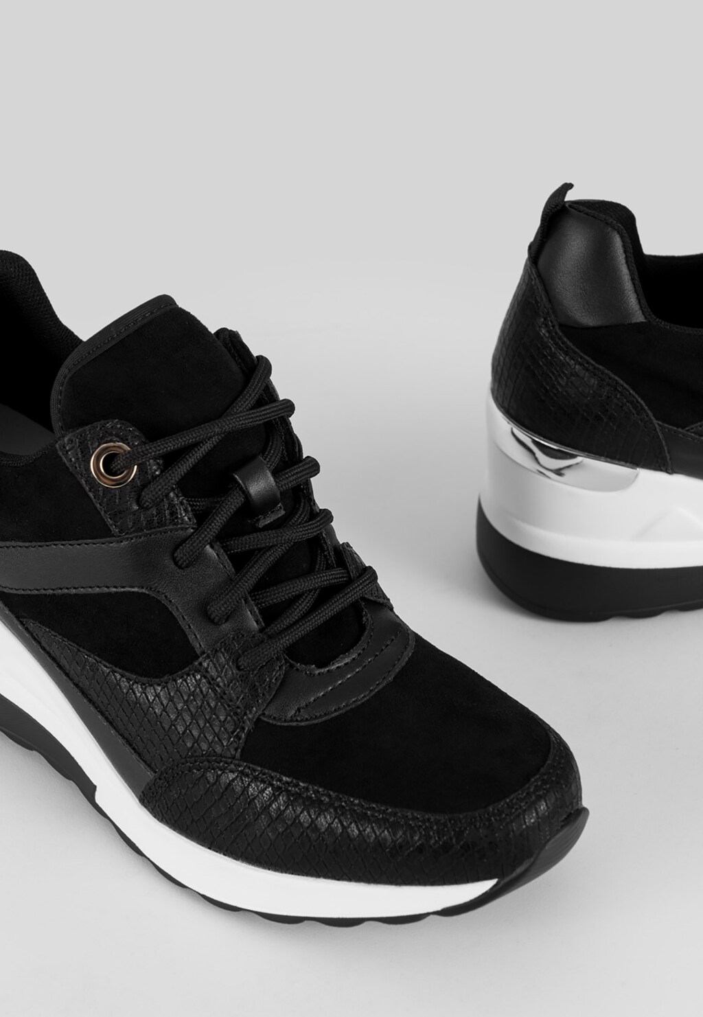 Čiernobiele dámske sneakersy na vysokej platforme WJS64059-71 Widok 5