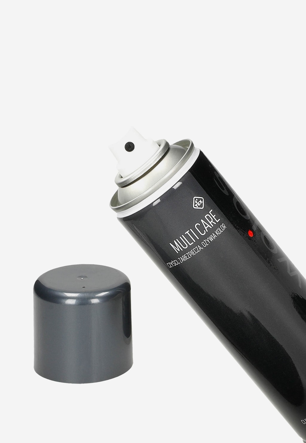 Czarny spray Wojas Multicare model 99021-00 z otwartą białą nakrętką, służący do pielęgnacji obuwia. Obok widoczna szara nasadka.