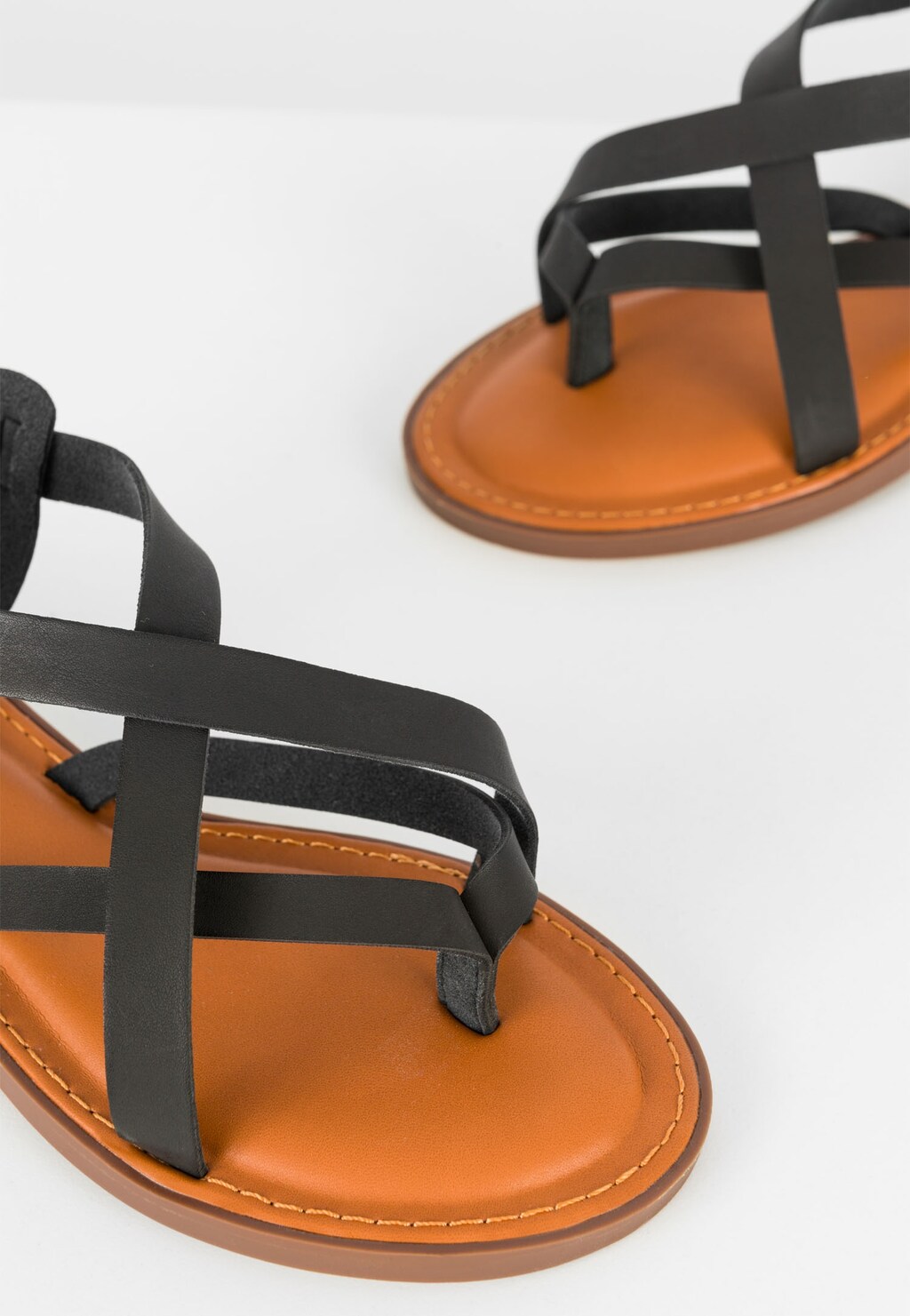 WJS płaskie sandały damskie z czarnymi paskami WJS74024-51 Widok 3