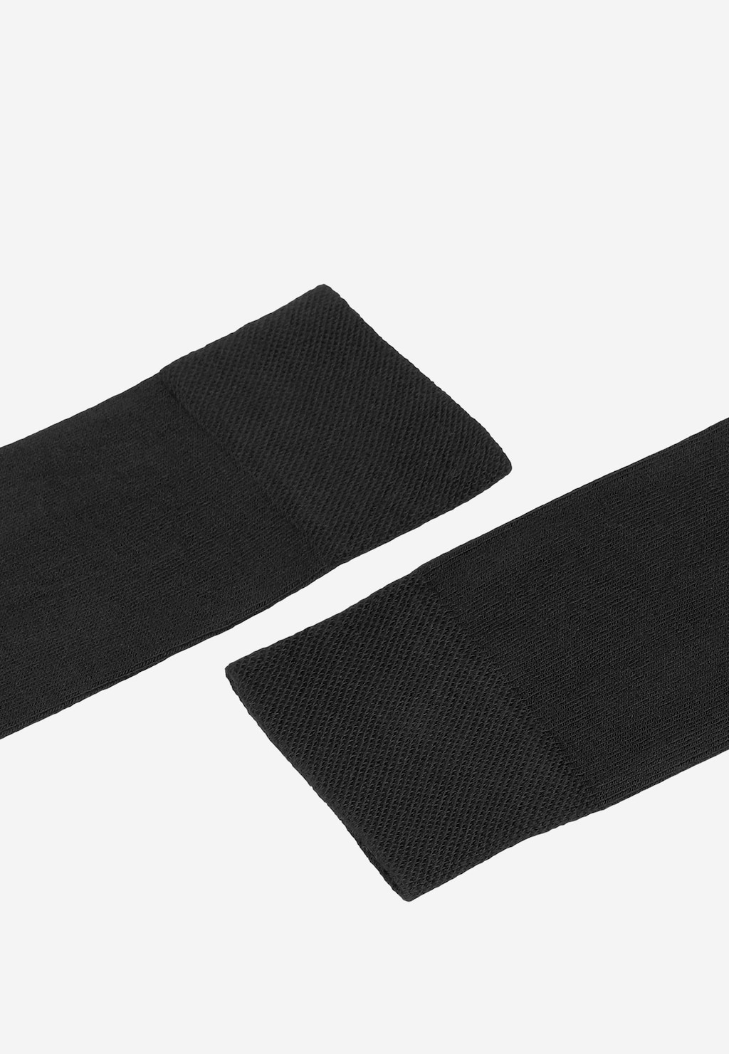 Czarne męskie skarpety Wojas model 3981-51 wykonane z włókna bambusowego, widoczna część górna z elastycznym ściągaczem i delikatnym wzorem tekstury.