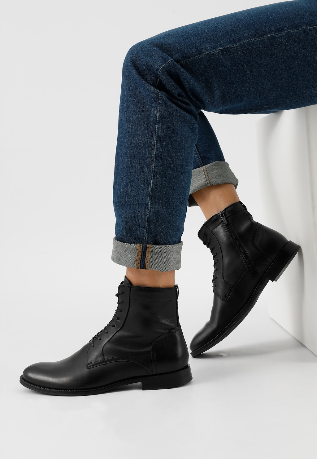 Czarne ocieplane trzewiki męskie sznurowane 8217-51 Widok 1