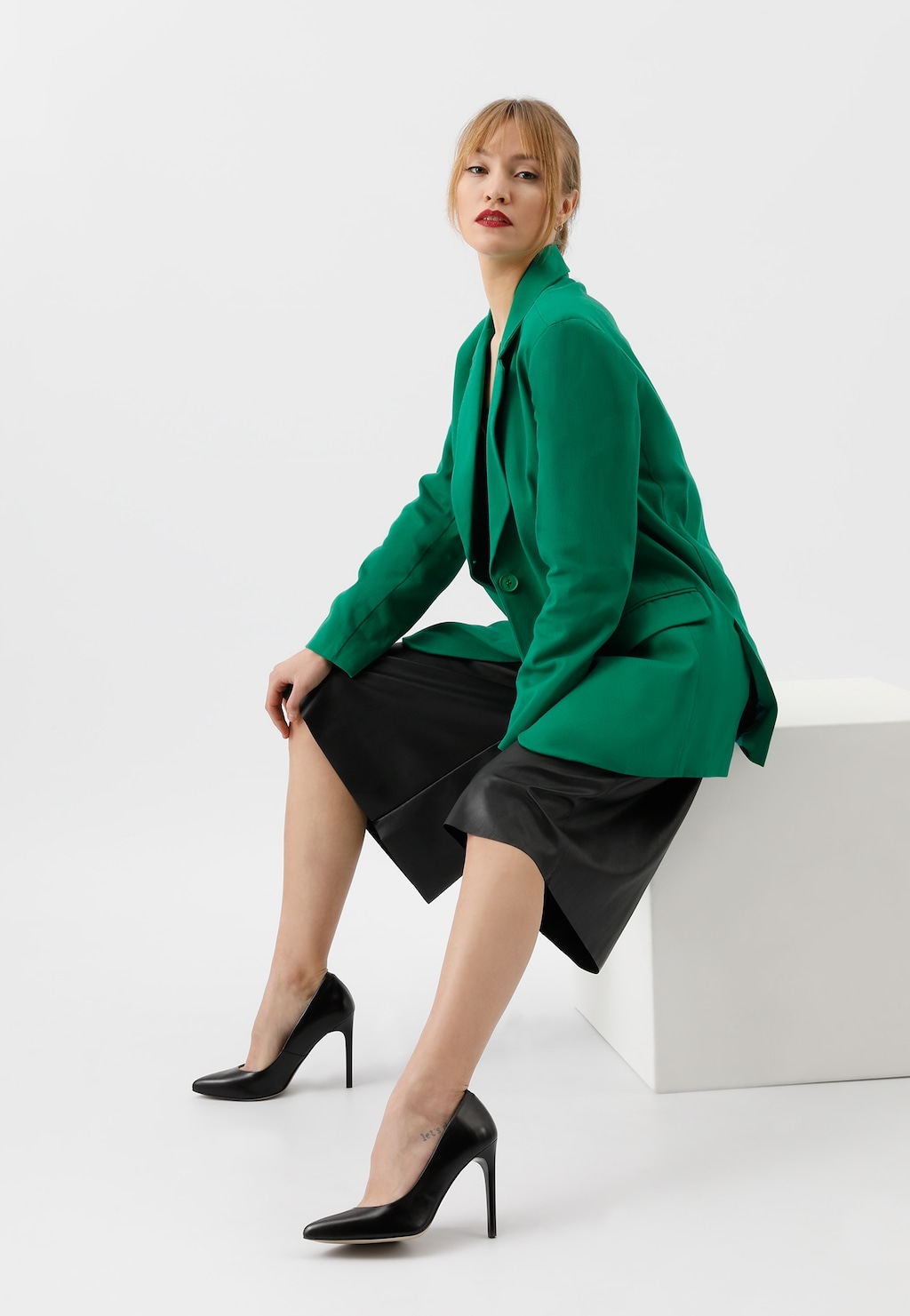 Dokonale zmyselná v luxusných lodičkách s ihličkovým opätkom 8357-51 Widok 1