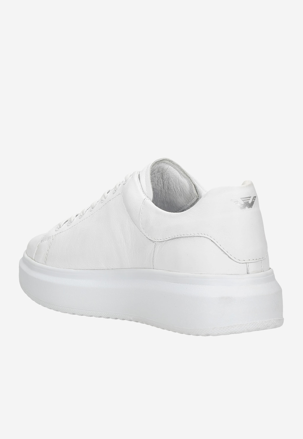 Białe trampki damskie Wojas model 46020-50 ze skóry licowej, widok z boku/tyłu, na podwyższonej, grubej podeszwie, z widocznym logo marki na pięcie.