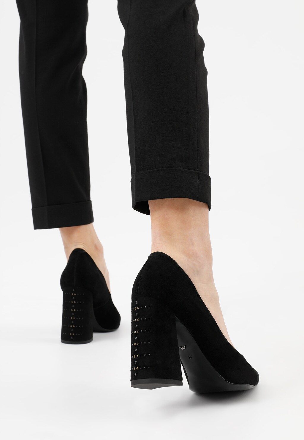 Czarne czółenka welurowe z ozdobionym obcasem  35001-61 Widok 8