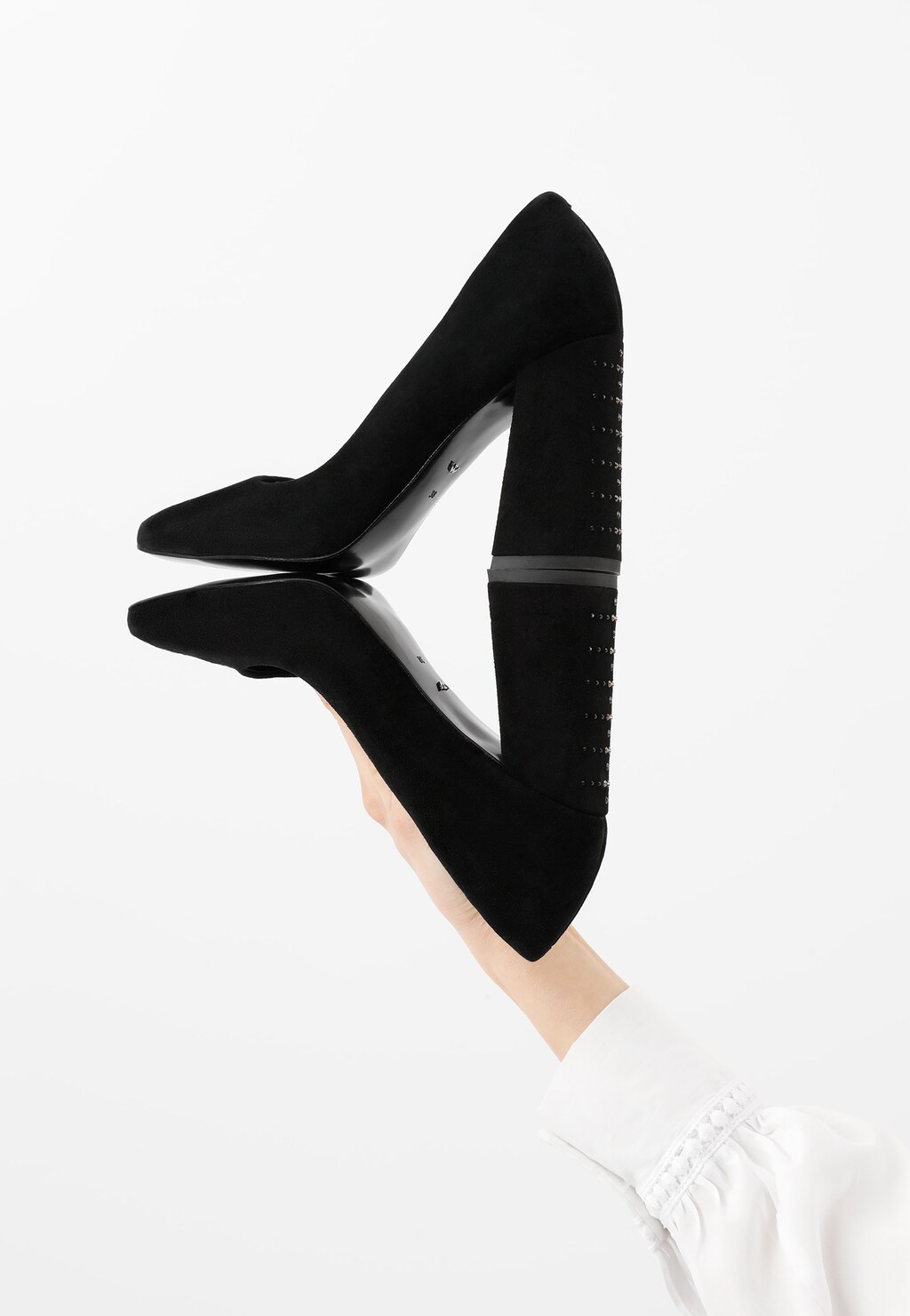 Czarne czółenka welurowe z ozdobionym obcasem  35001-61 Widok 10