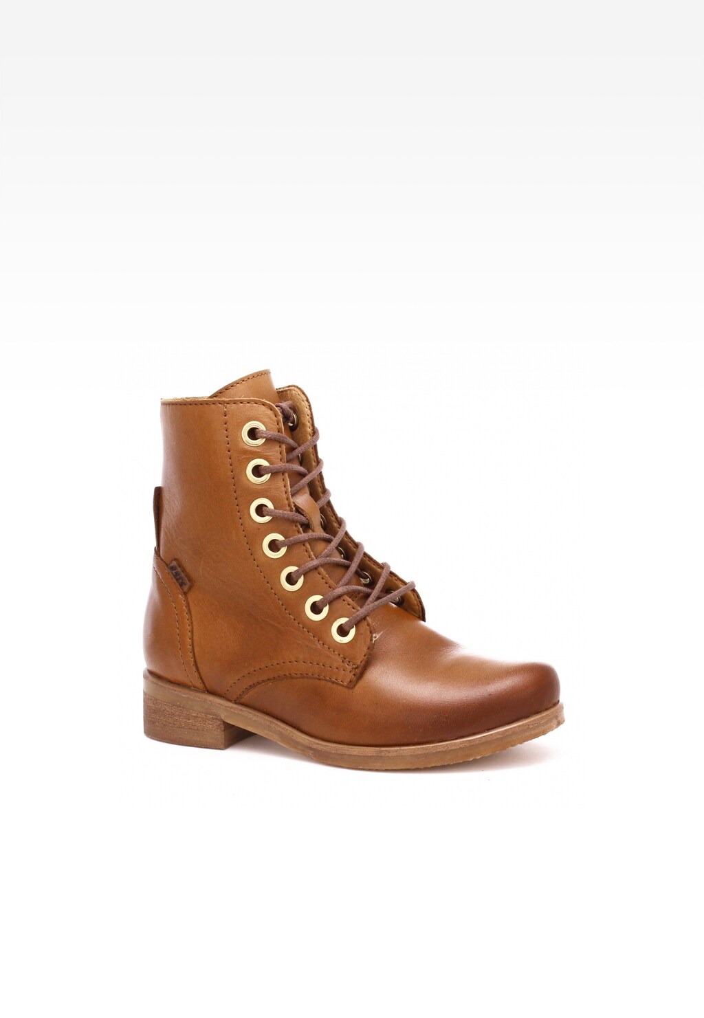 Trzewiki Wojas x Bartek 8400453 w kolorze brązowym dla dziewcząt, wykonane ze skóry naturalnej, ze złotymi metalowymi oczkami i sznurówkami, na niskim obcasie.