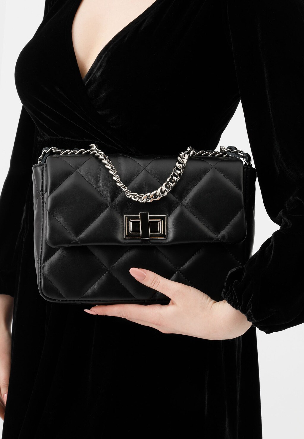 Malá černá dámská kabelka s variabilním uchem 80237-51 Widok 1