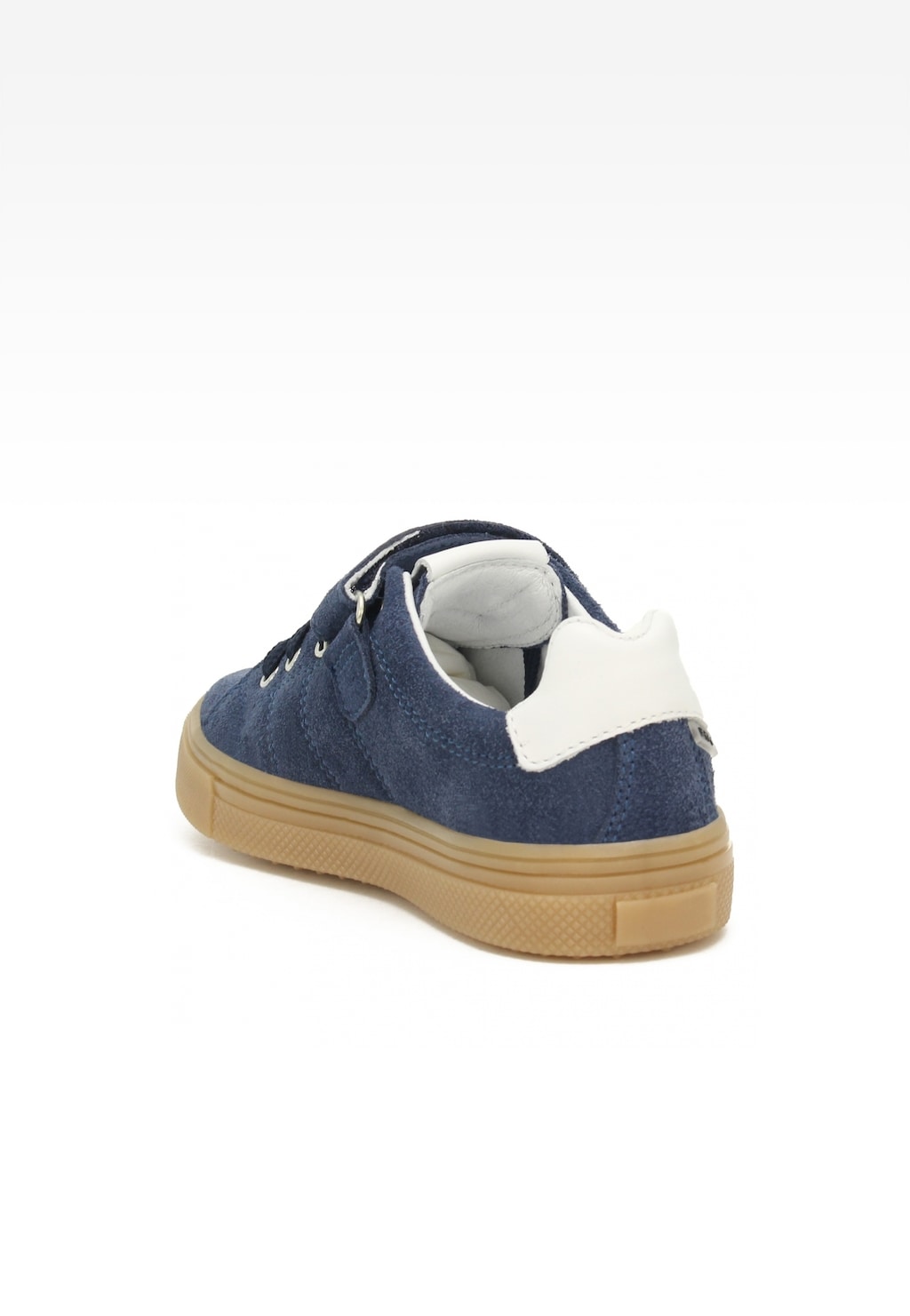 Granatowy półbut dziecięcy Bartek 18630003 z białym wykończeniem z tyłu, na gumowej, beżowej podeszwie, widok z boku pod kątem.