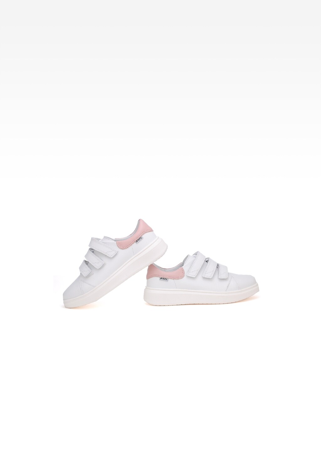 Białe sneakersy Bartek W-78220/B87 dla dziewcząt z różowymi wstawkami i trzema rzepami, widoczne z boku, na jasnej podeszwie.