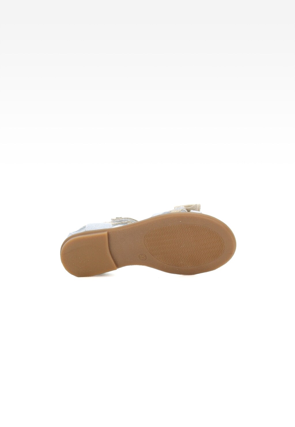 Widok podeszwy sandałów dziewczęcych Bartek W-56182/SGW w kolorze srebrno-złotym, z brązową gumową podeszwą o wyraźnym wzorze zapewniającym przyczepność.