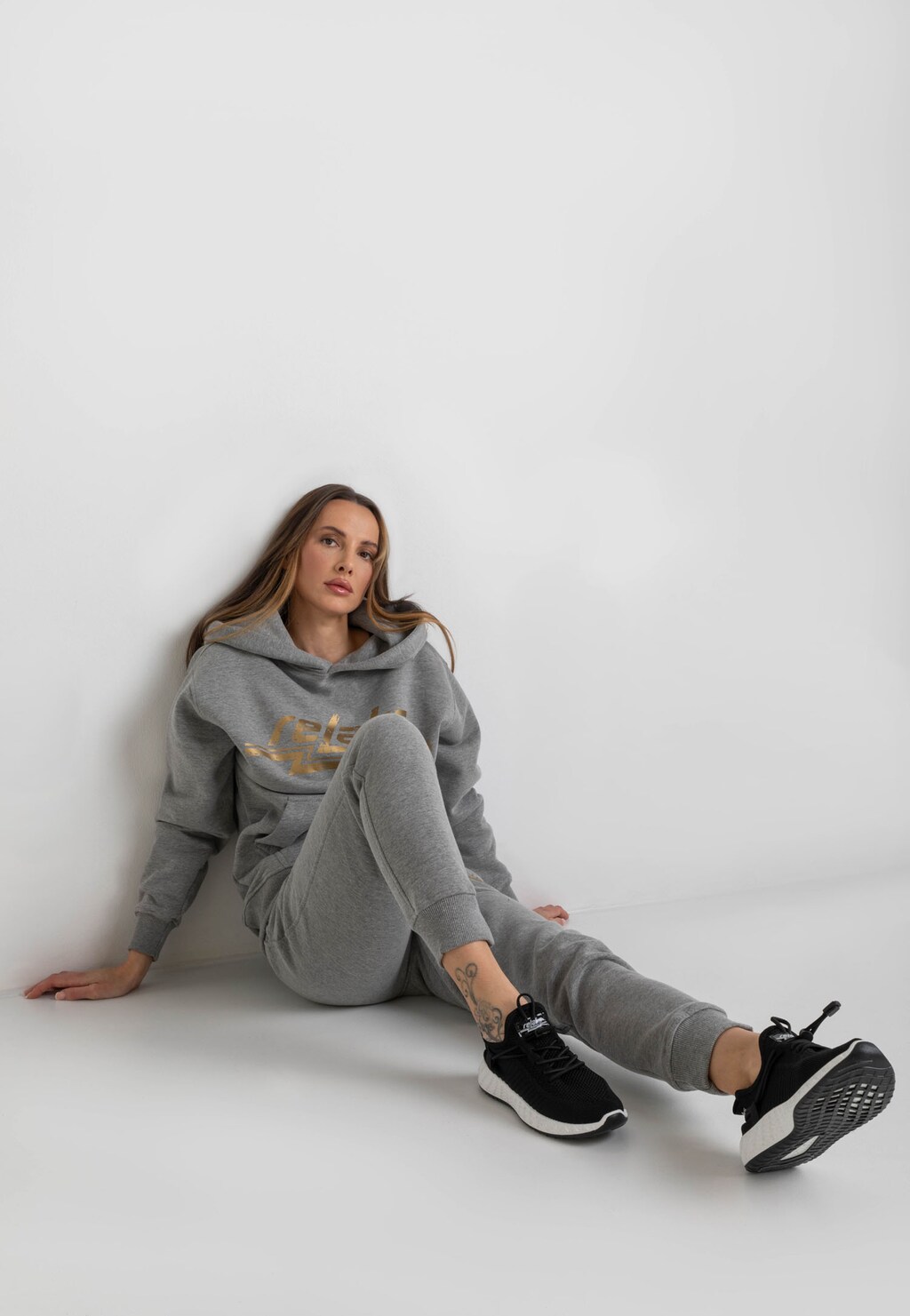 Dámske sneakersy v čiernej farbe pre každodenné pohodlie 46166-81 Widok 8