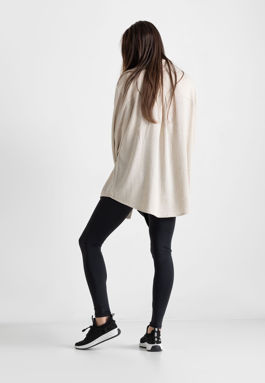 Dámske sneakersy v čiernej farbe pre každodenné pohodlie 46166-81 Widok 9