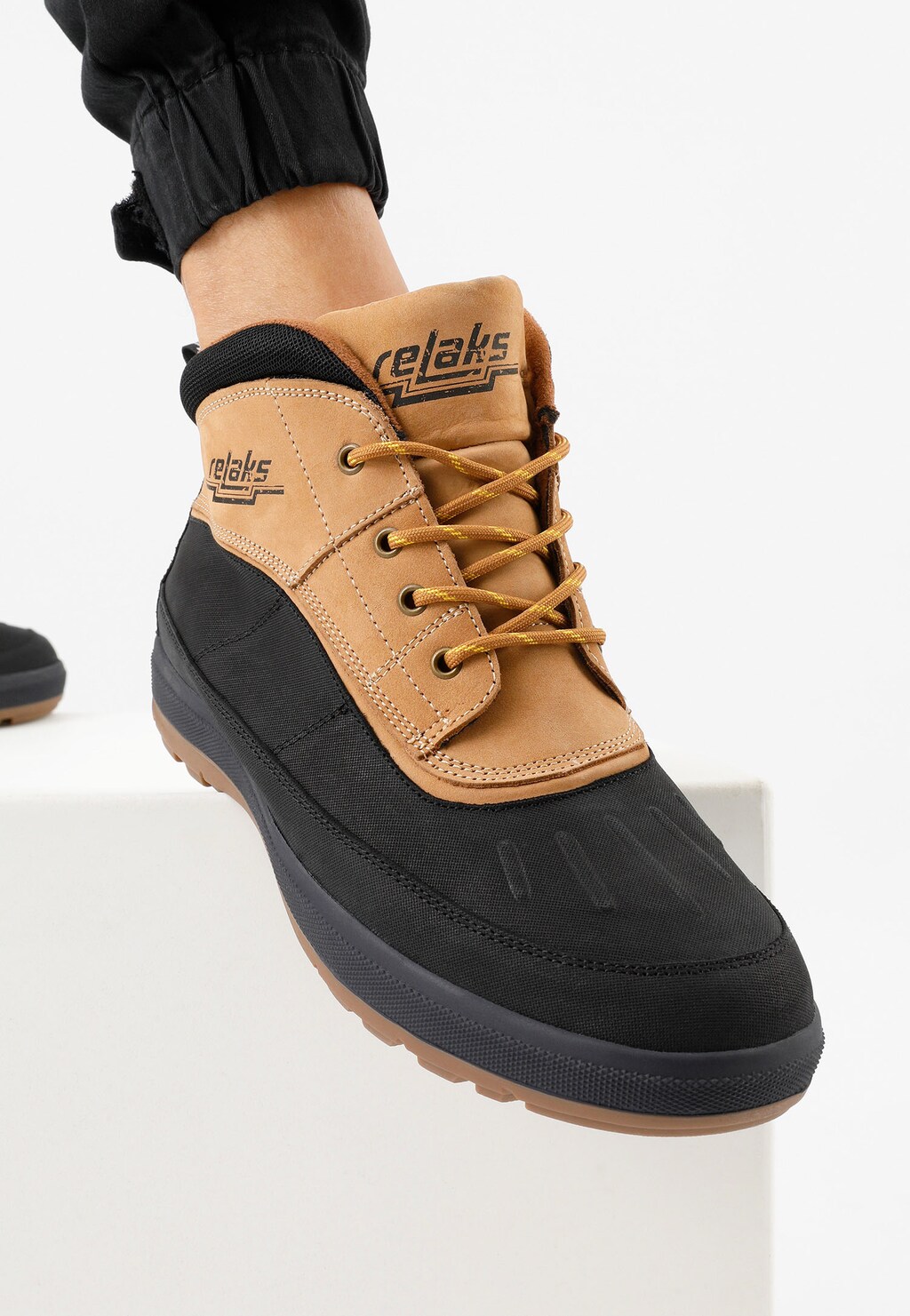 Czarne trzewiki RELAKS z jasnobrązową wstawką  24003-73 Widok 8