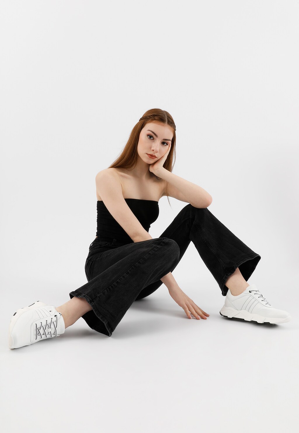 Białe półbuty damskie z czarnymi elementami 46015-59 Widok 1