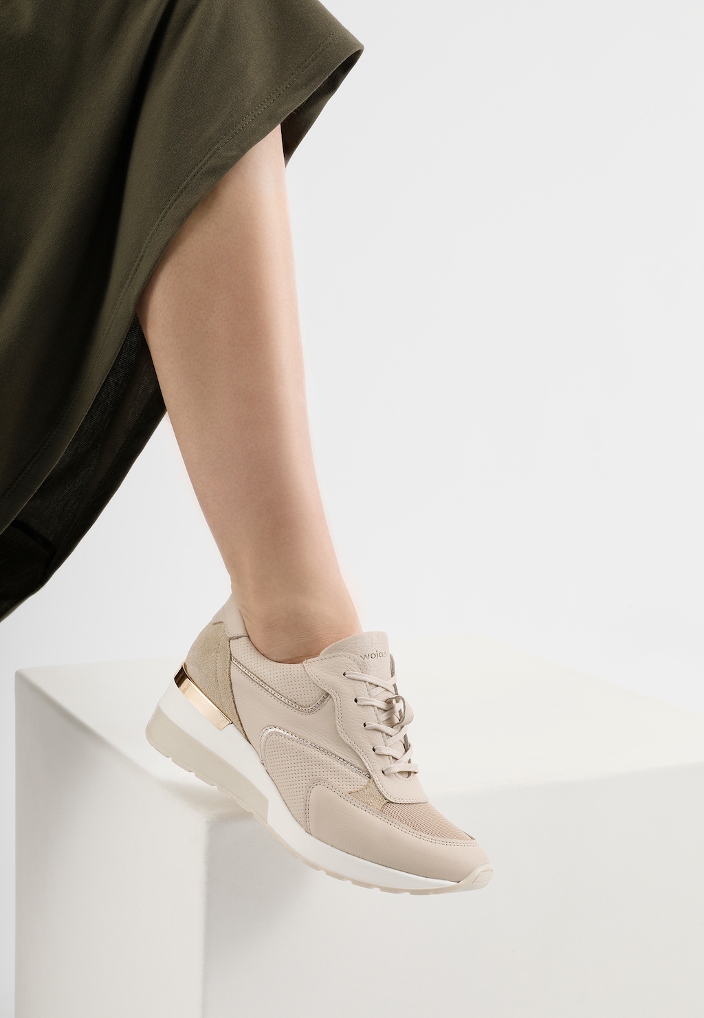 Béžové kožené polobotky dámské na klínku 46114-84 Widok 8