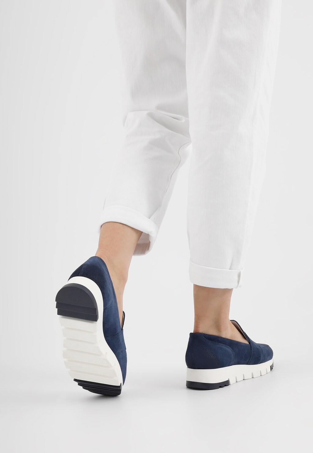 Dámske poltopánky z tmavomodrej prírodnej kože 46135-66 Widok 8