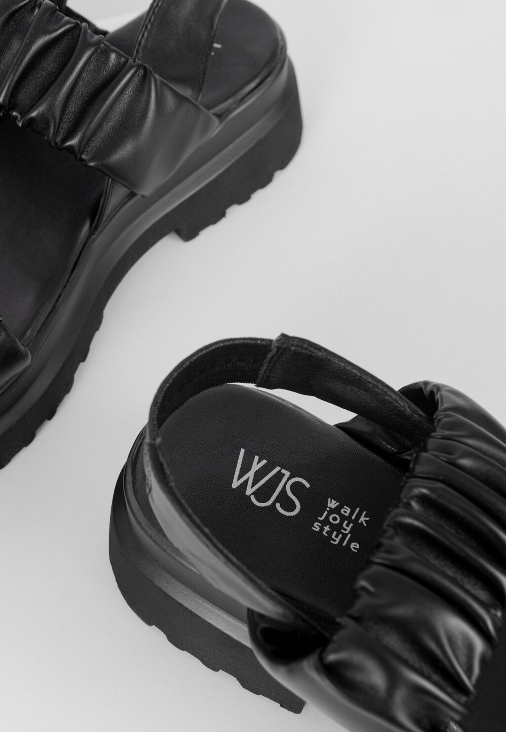 WJS czarne marszczone sandały damskie na platformie WJS74044-51 Widok 5