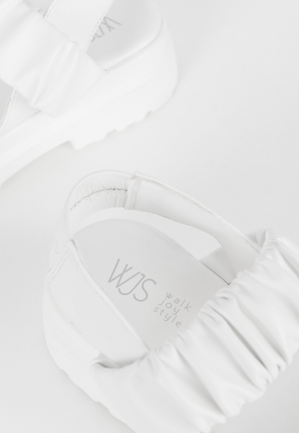 WJS białe sandały damskie na platformie z marszczeniami na paskach WJS74044-59 Widok 5