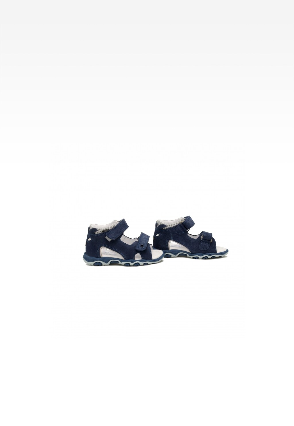 Granatowe sandały chłopięce BARTEK 115990-07 z rzepami, widok z boku. Lekkie obuwie dziecięce na profilowanej podeszwie z jasnym wykończeniem.