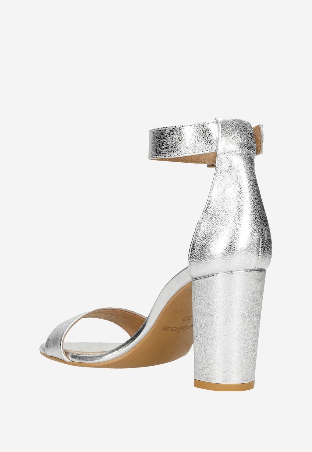 Eleganckie srebrne sandały damskie Wojas model 76028-57 z szerokim zapięciem na kostce, stabilnym słupkiem i otwartymi palcami, widok z boku ukazujący połyskującą skórę.