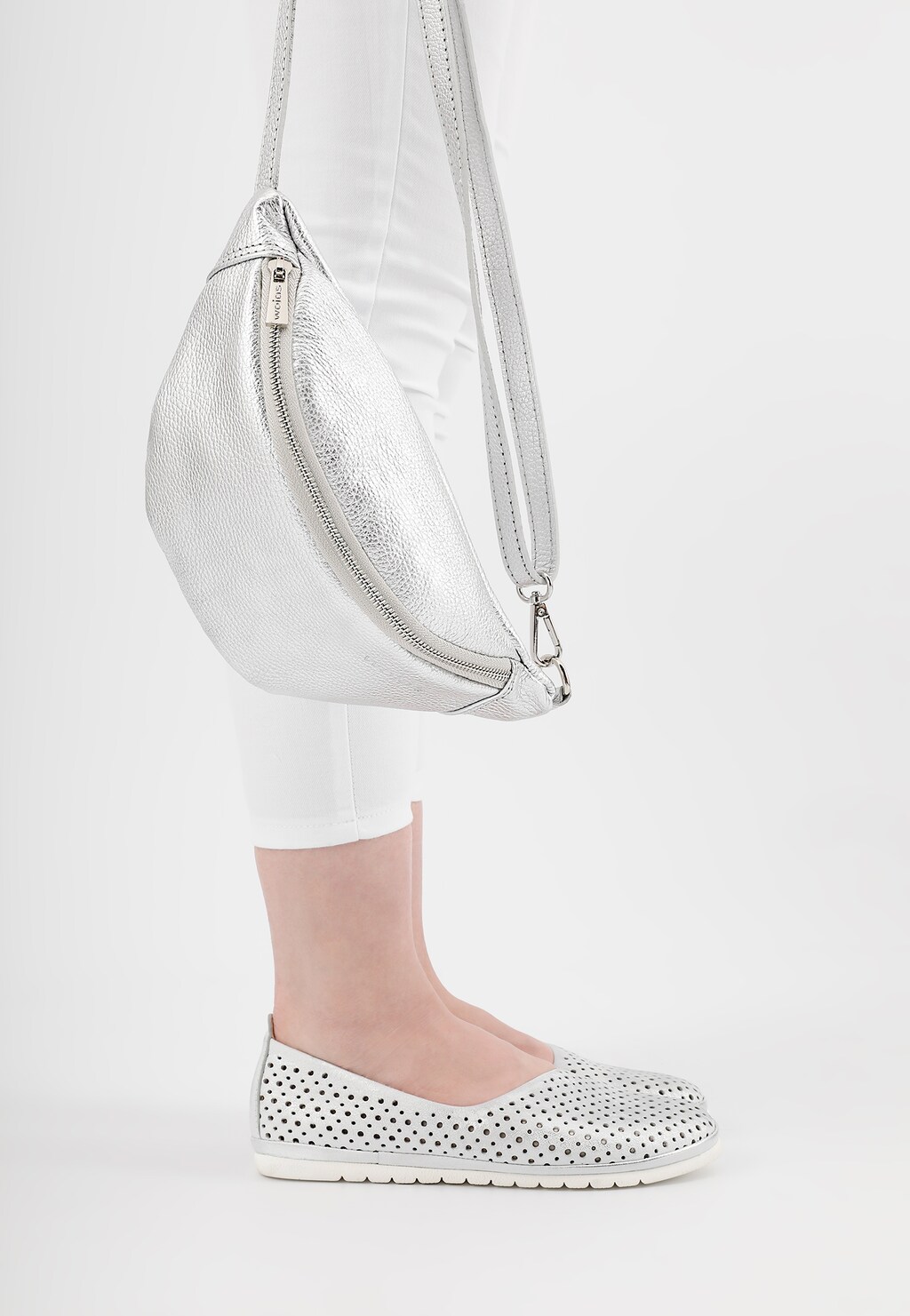 Mała srebrna torebka typu nerka 80035-50 Widok 8