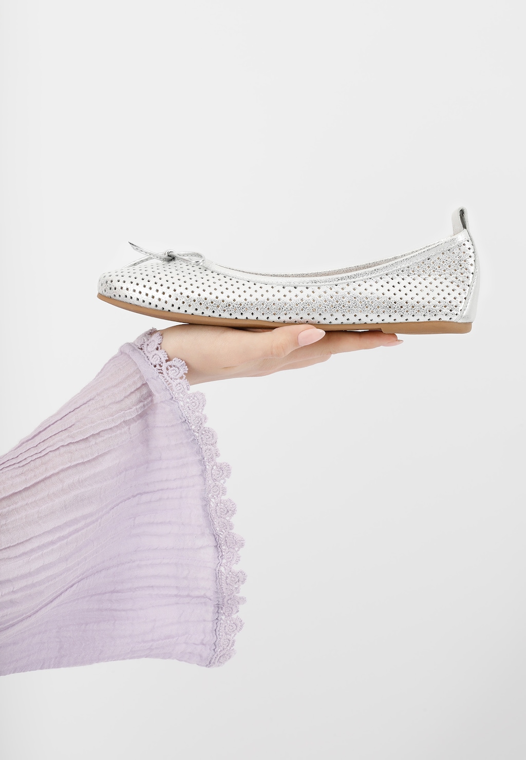 Stříbrné dámské balerínky s ozdobnou perforací 44010-59 Widok 7