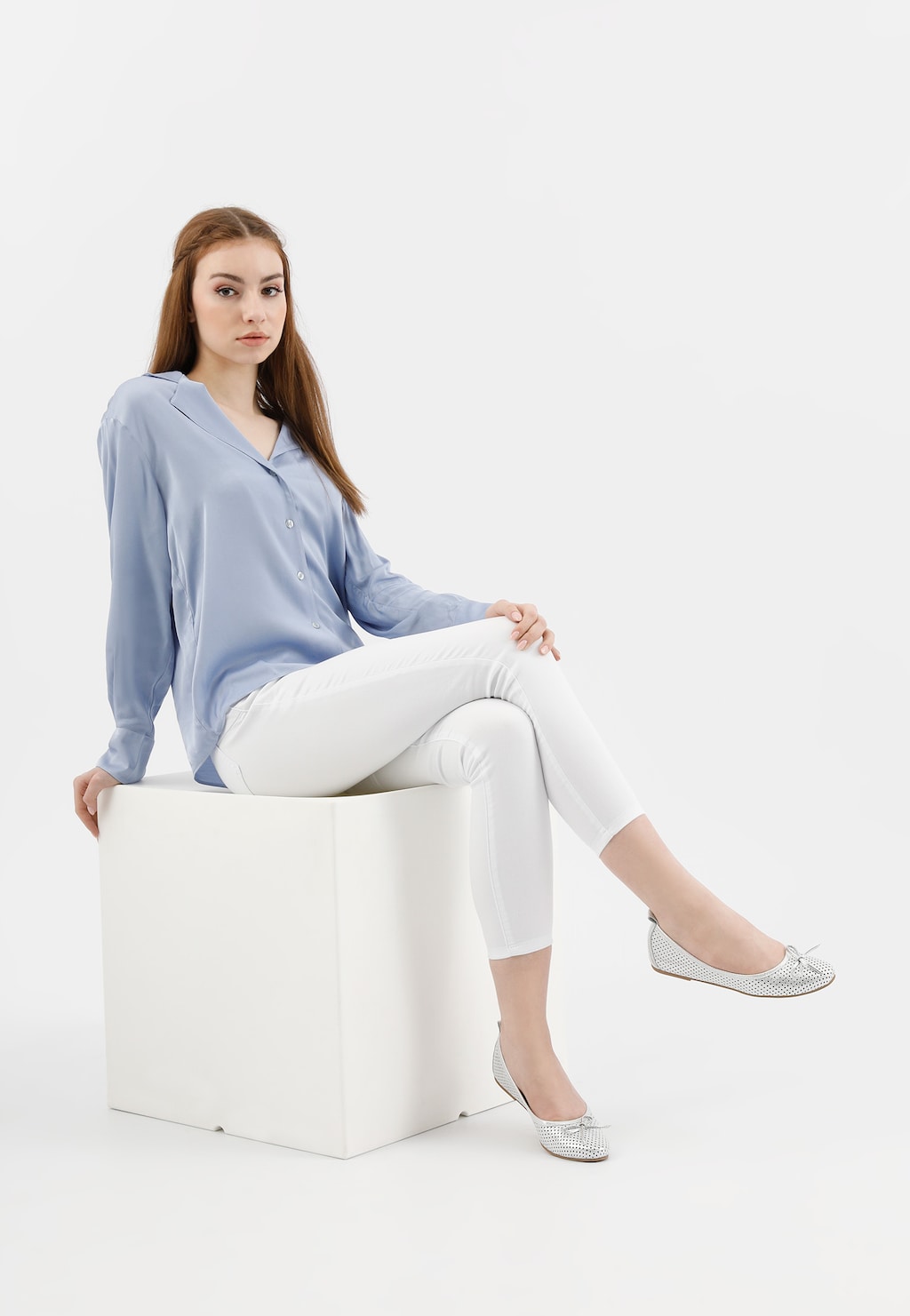 Stříbrné dámské balerínky s ozdobnou perforací 44010-59 Widok 1