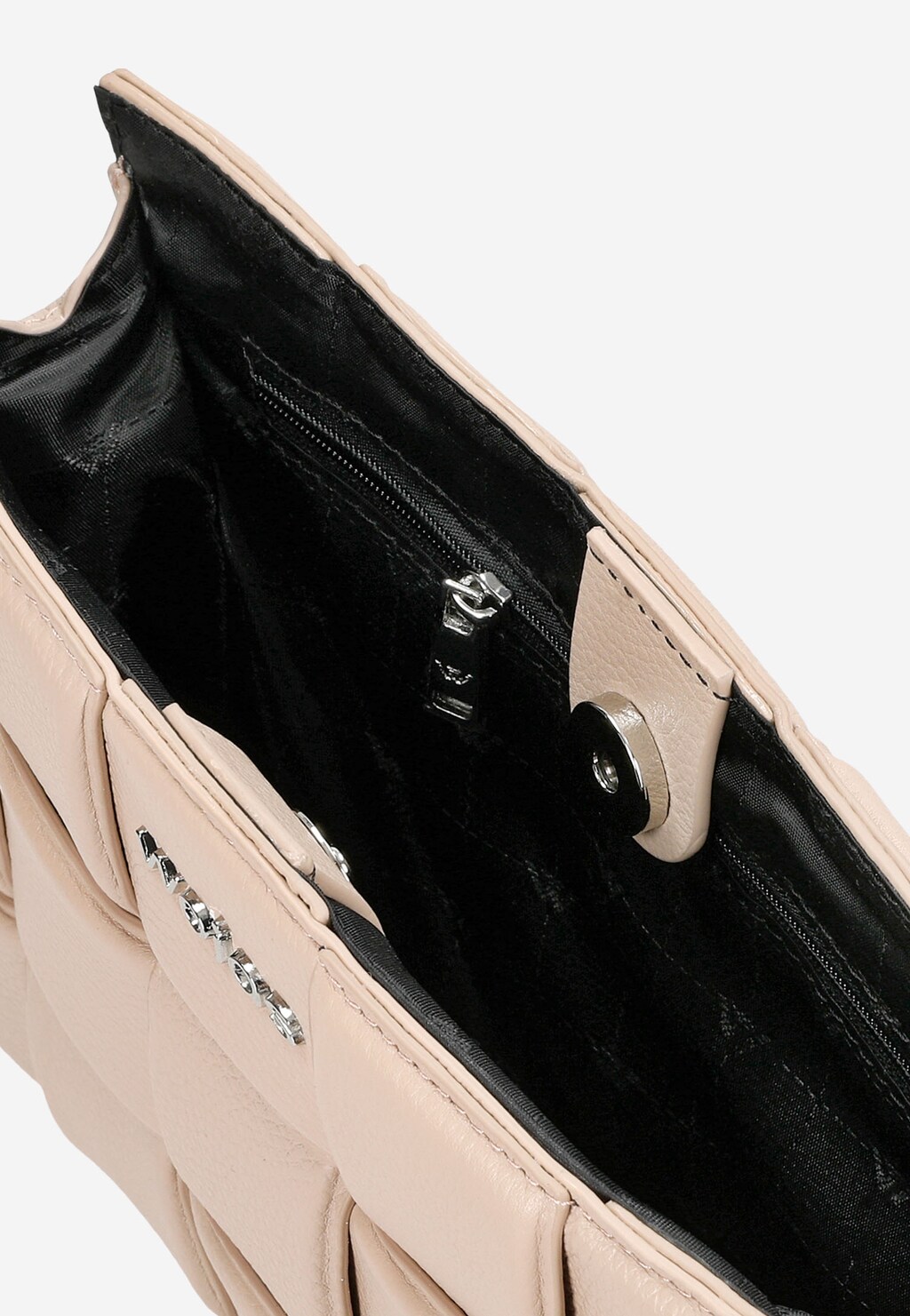 Wnętrze beżowej torebki Wojas 80235-54 ze skóry licowej o plecionej strukturze, ukazujące czarną podszewkę z kieszenią zapinaną na zamek błyskawiczny.