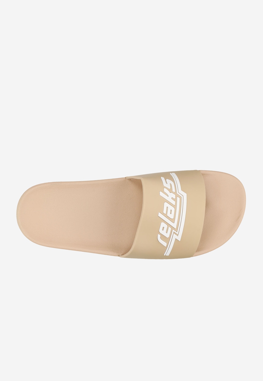 Beżowa klapka damska RELAKS model 74029-14 z szerokim paskiem ozdobiona białym logo, widok z góry. Wygodne obuwie letnie o minimalistycznym designie.